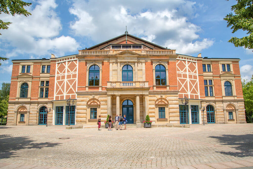 Оперный театр (Festspielhaus) Оперный театр (Festspielhaus)