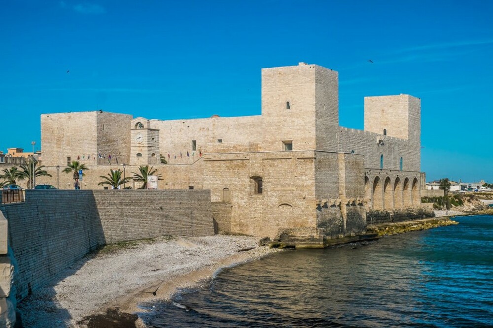 Итальянский замок Кастелло Свево (Castello Svevo) Итальянский замок Кастелло Свево (Castello Svevo)