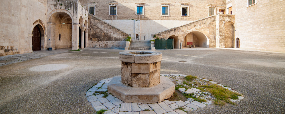Итальянский замок Кастелло Свево (Castello Svevo) Итальянский замок Кастелло Свево (Castello Svevo)