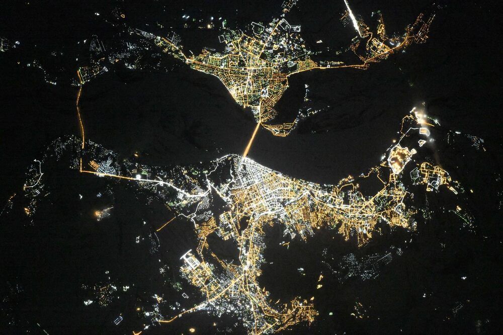 Саратов. Города России ночью - вид из космоса (МКС) Саратов. Города России ночью - вид из космоса (МКС)