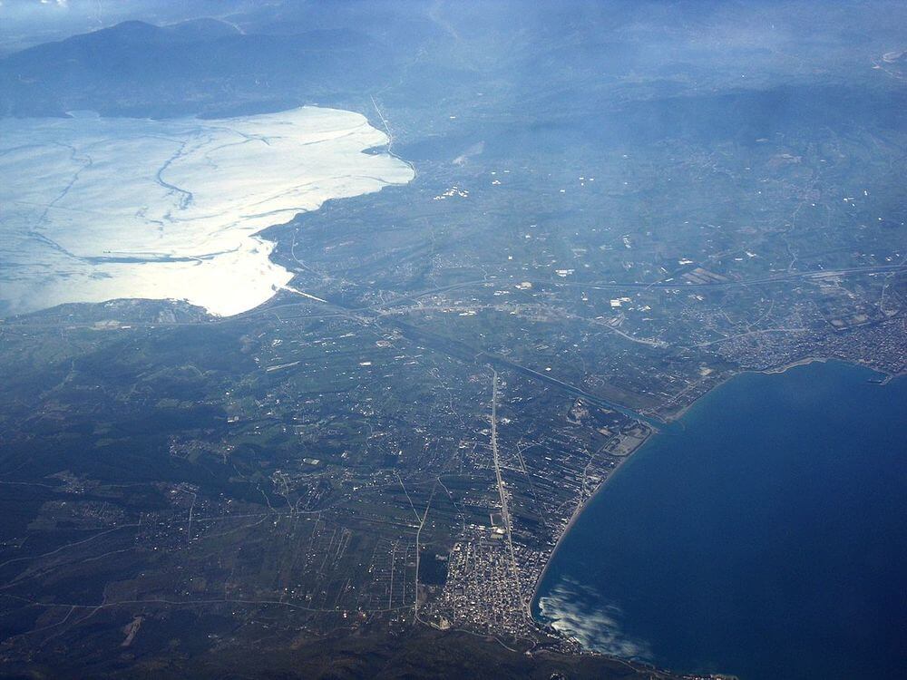 Коринфский канал (Corinth Canal) - один из самых дорогих каналов Коринфский канал (Corinth Canal) - один из самых дорогих каналов