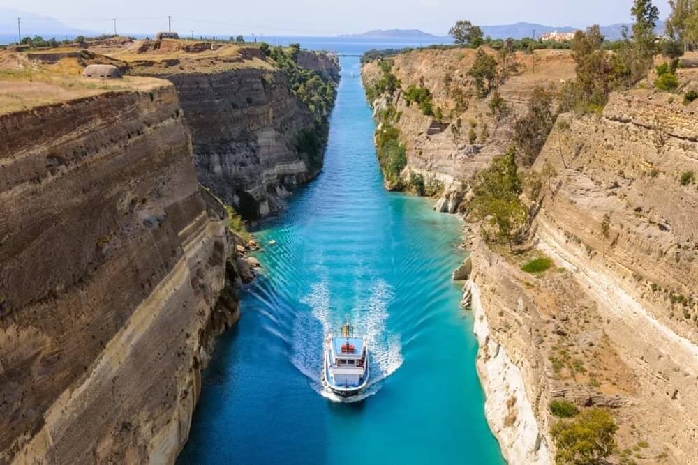 Коринфский канал (Corinth Canal) - один из самых дорогих каналов Коринфский канал (Corinth Canal) - один из самых дорогих каналов