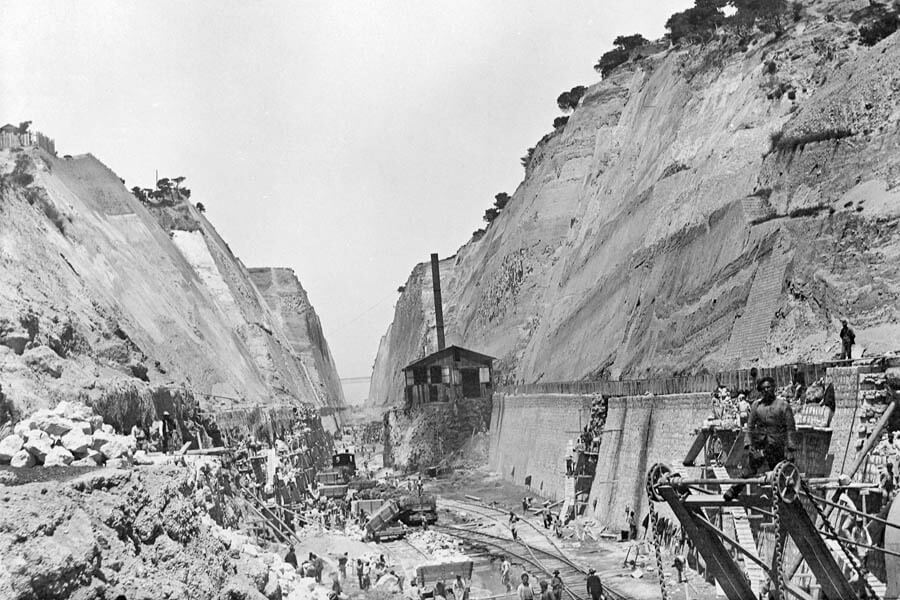 Коринфский канал (Corinth Canal) - один из самых дорогих каналов Коринфский канал (Corinth Canal) - один из самых дорогих каналов