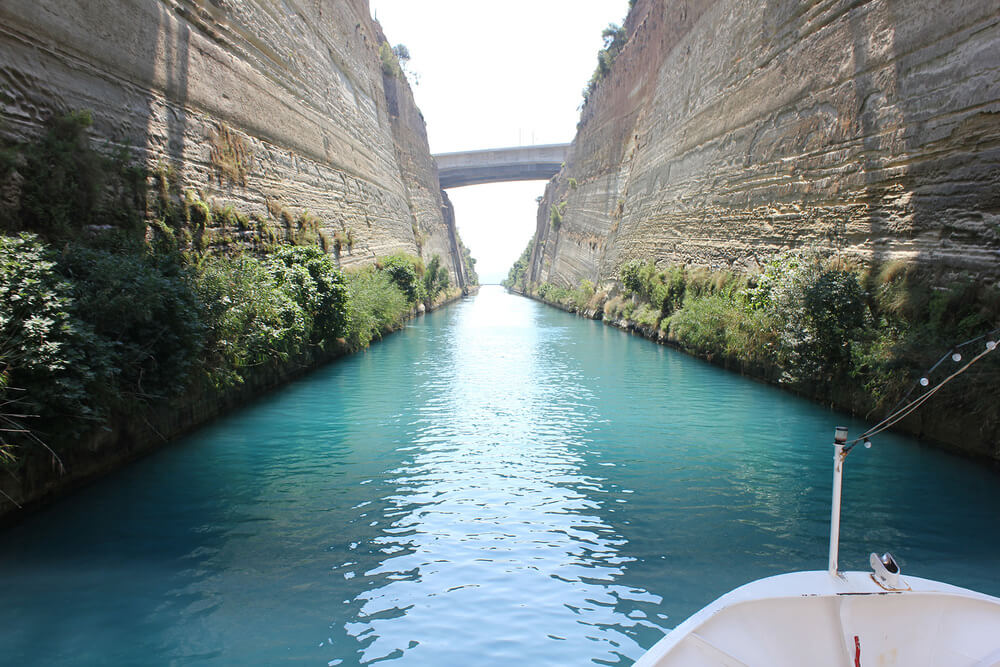 Коринфский канал (Corinth Canal) - один из самых дорогих каналов Коринфский канал (Corinth Canal) - один из самых дорогих каналов