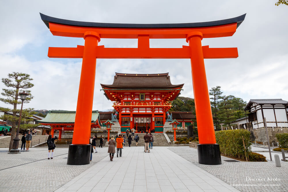 Храм Фусими Инари (Fushimi Inari Shrine) Храм Фусими Инари (Fushimi Inari Shrine)
