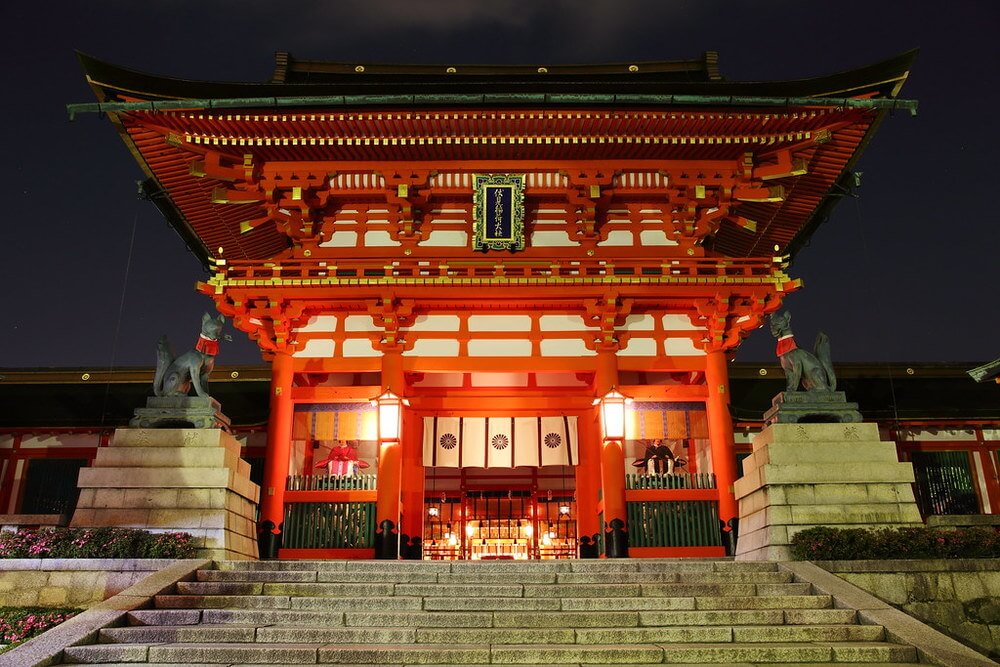 Храм Фусими Инари (Fushimi Inari Shrine) Храм Фусими Инари (Fushimi Inari Shrine)