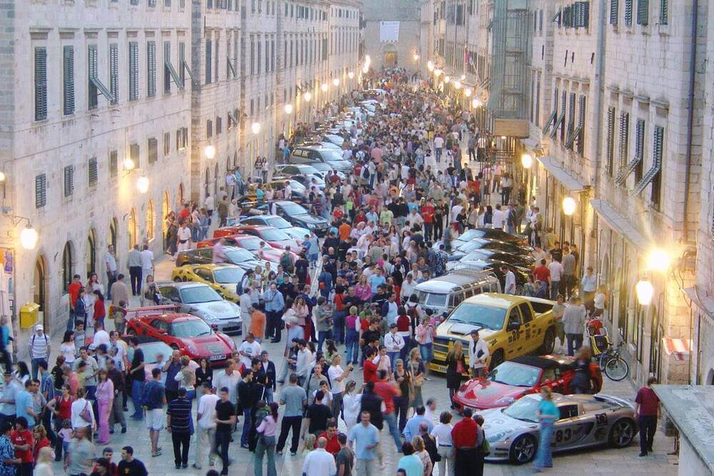 Gumball 3000: быстрые машины, высокие скорости и роскошь Gumball 3000: быстрые машины, высокие скорости и роскошь