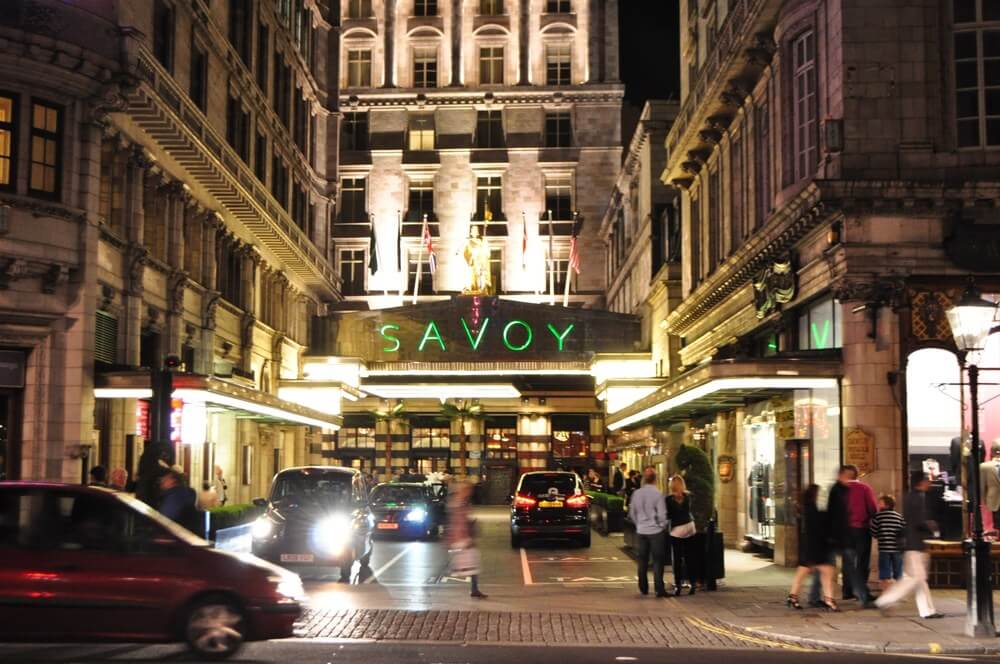 Отель Savoy: первый отель Британии с электрическими светильниками и лифтами Отель Savoy: первый отель Британии с электрическими светильниками и лифтами