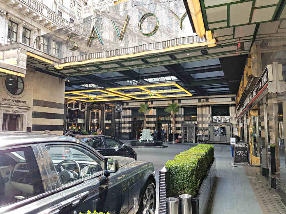 Отель Savoy: первый отель Британии с электрическими светильниками и лифтами Отель Savoy: первый отель Британии с электрическими светильниками и лифтами