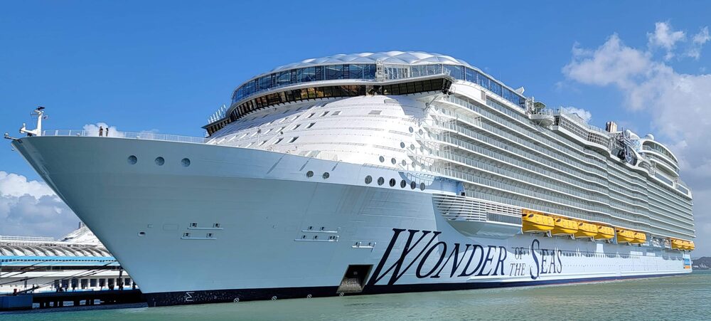 Royal Caribbean Wonder of the Seas (Топ 15 Самые большие круизные лайнеры) Royal Caribbean Wonder of the Seas (Топ 15 Самые большие круизные лайнеры)